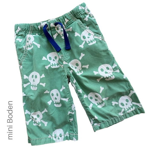 MINI BODEN | SKULL & CROSSBONES COTTON ADVENTURE SHORTS SOFT GREEN | 6Y - Picture 1 of 12